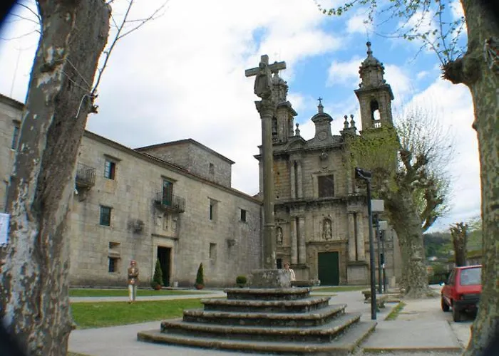 Restaurante Tulipanes 호텔 San Salvador de Poio